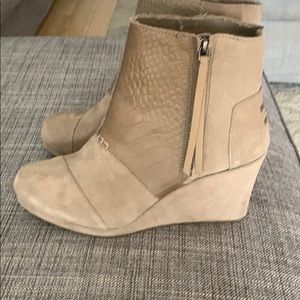 Toms Desert Wedge Bootie w/ side Zip closure